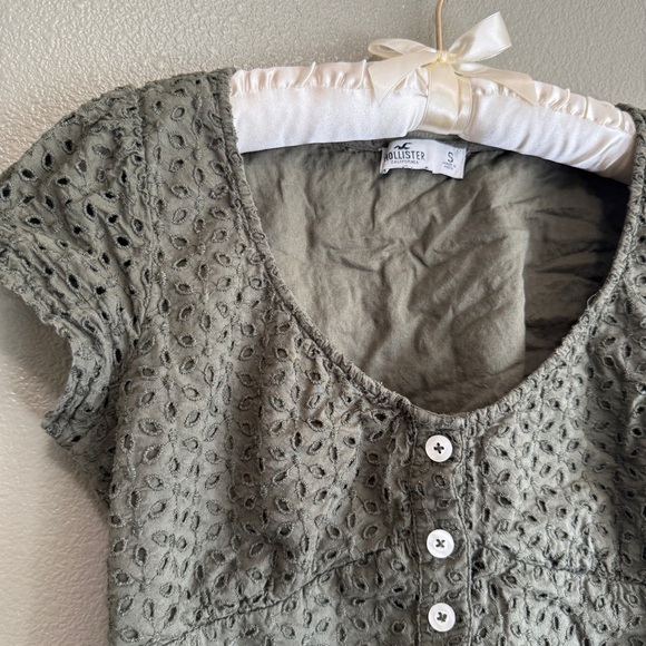 Hollister Dark Green Low Cut Eyelet Short Sleep Top Size Small - Picture 2 of 8